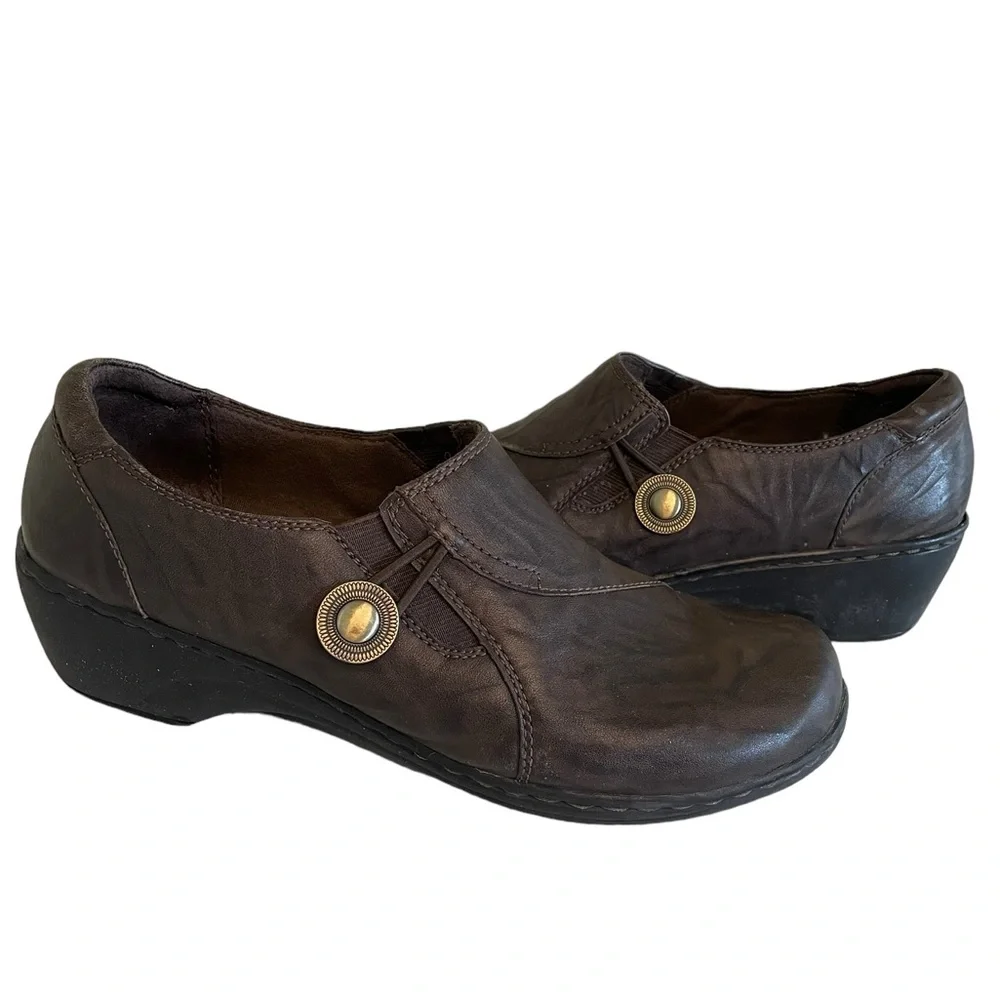 Clarks distressed brown